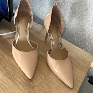 Antonio Melani Heels 9.5M 

Beige nude color trying to get rid of them